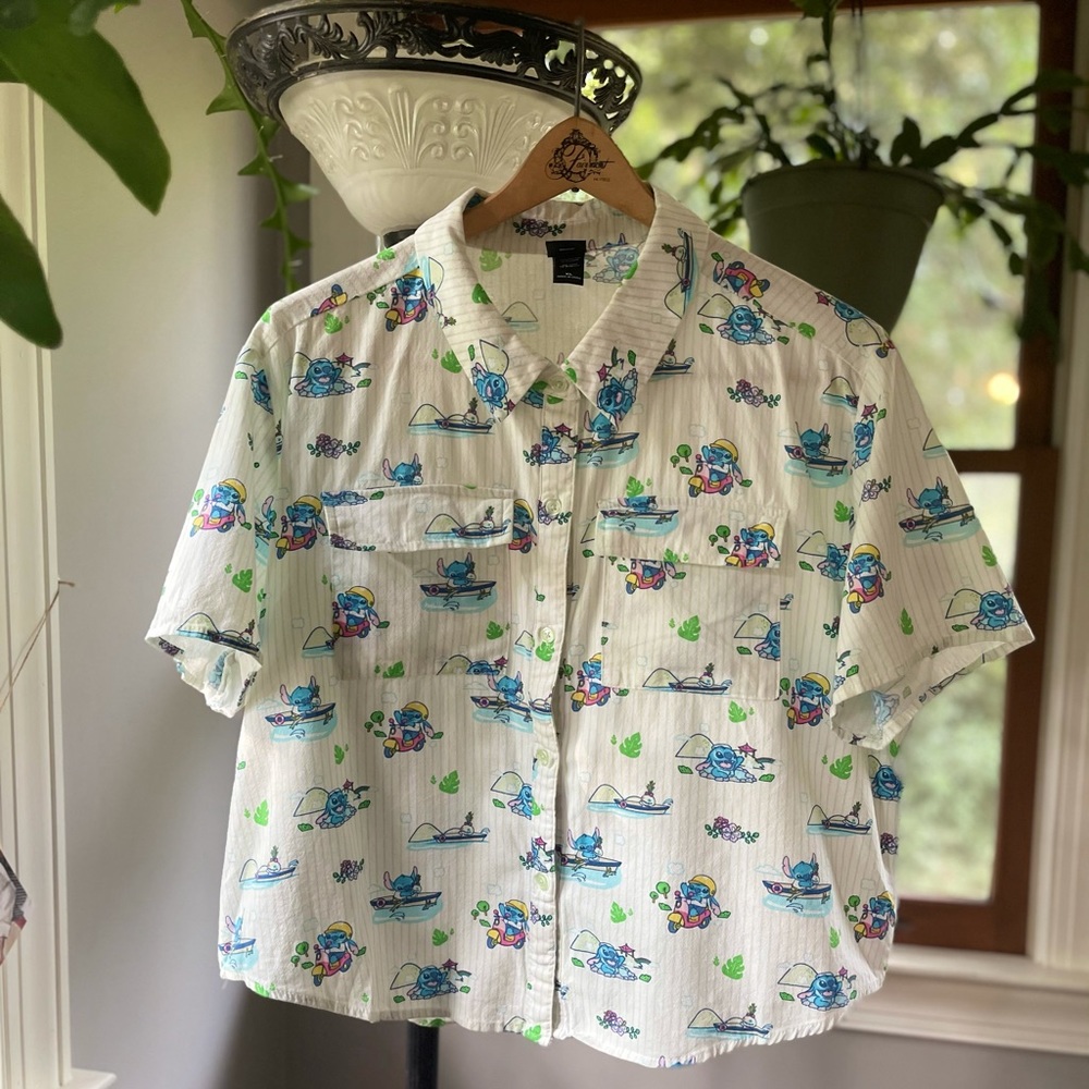 Disney x Her Universe Stitch Short Sleeve Button Up